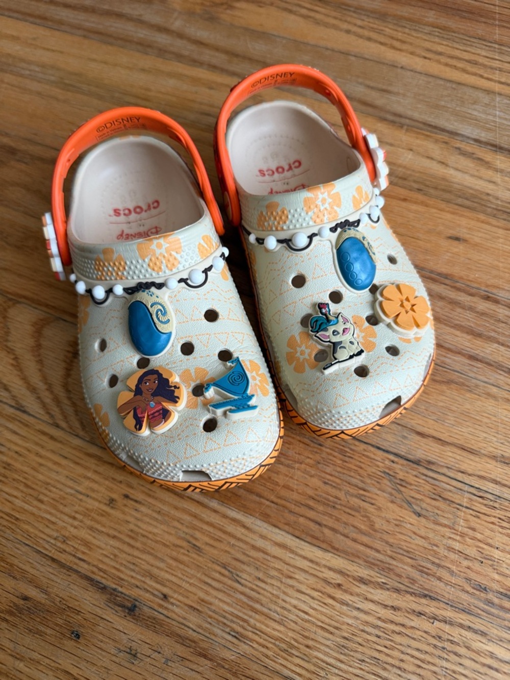 CROCS Kids Disney Moana Orange Strap and Character Charms